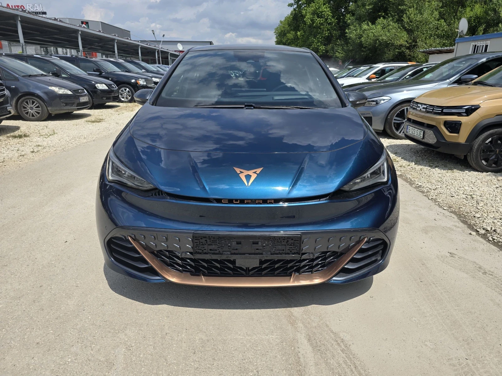 Cupra Born 150KW 62KWH 360 Масаж Head up Панорама Алкантара , снимка 8 - Автомобили и джипове - 55034617