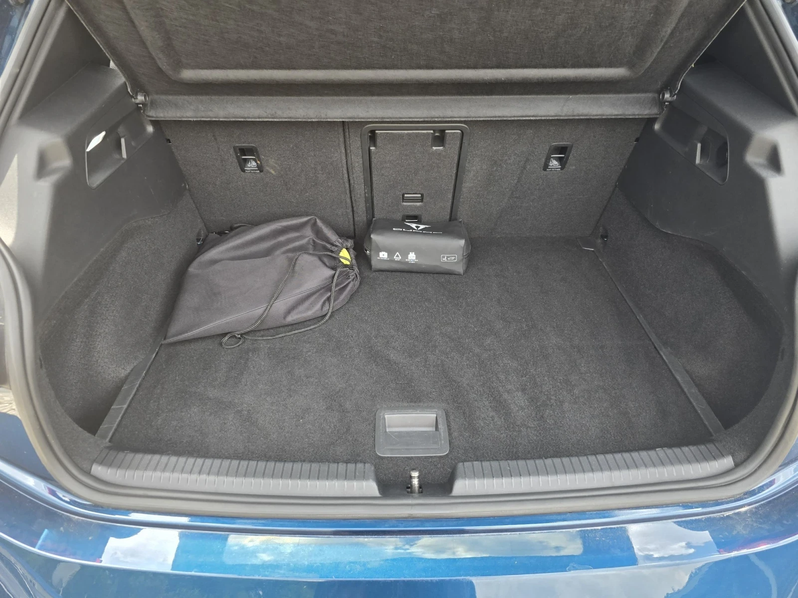 Cupra Born 150KW 62KWH 360 Масаж Head up Панорама Алкантара , снимка 16 - Автомобили и джипове - 55034617