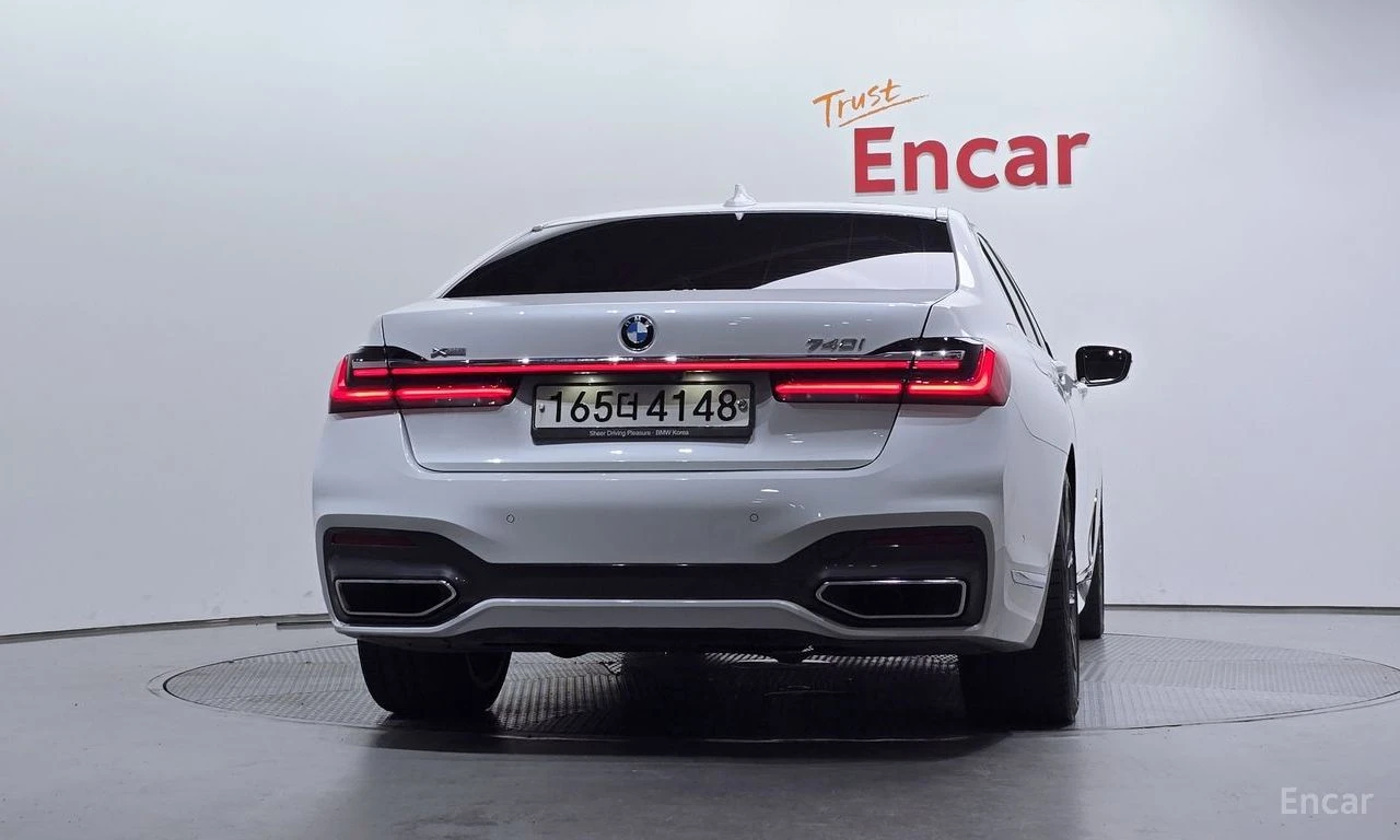 BMW 740 M* SPORT* HARMON* KARDON* ДИГИТАЛНО* ТАБЛО* 360КАМ, снимка 4 - Автомобили и джипове - 55421762