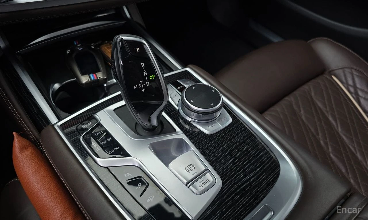 BMW 740 M* SPORT* HARMON* KARDON* ДИГИТАЛНО* ТАБЛО* 360КАМ, снимка 11 - Автомобили и джипове - 55421762
