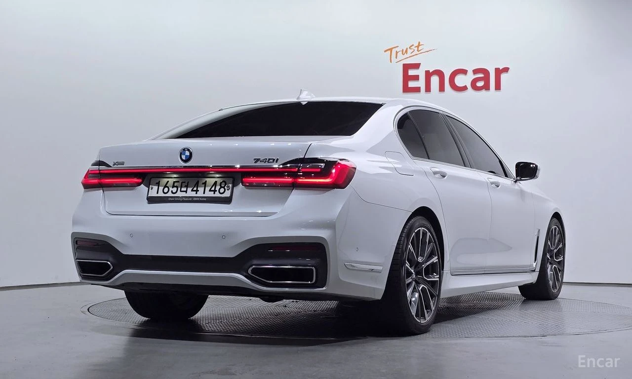 BMW 740 M* SPORT* HARMON* KARDON* ДИГИТАЛНО* ТАБЛО* 360КАМ, снимка 2 - Автомобили и джипове - 55421762