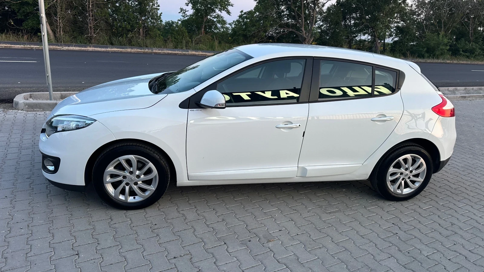 Renault Megane Лед Блутут 6 скорости , снимка 2 - Автомобили и джипове - 55655113