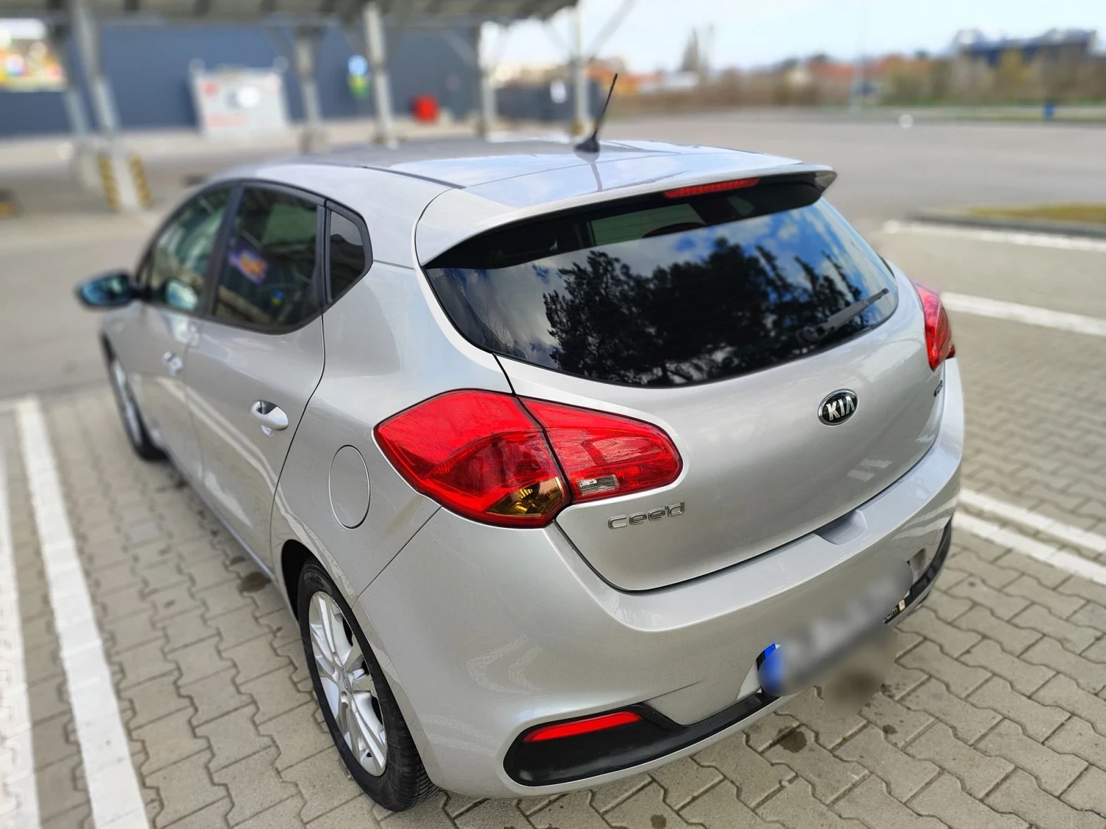 Kia Ceed 1.4 CRDi, снимка 8 - Автомобили и джипове - 56248463