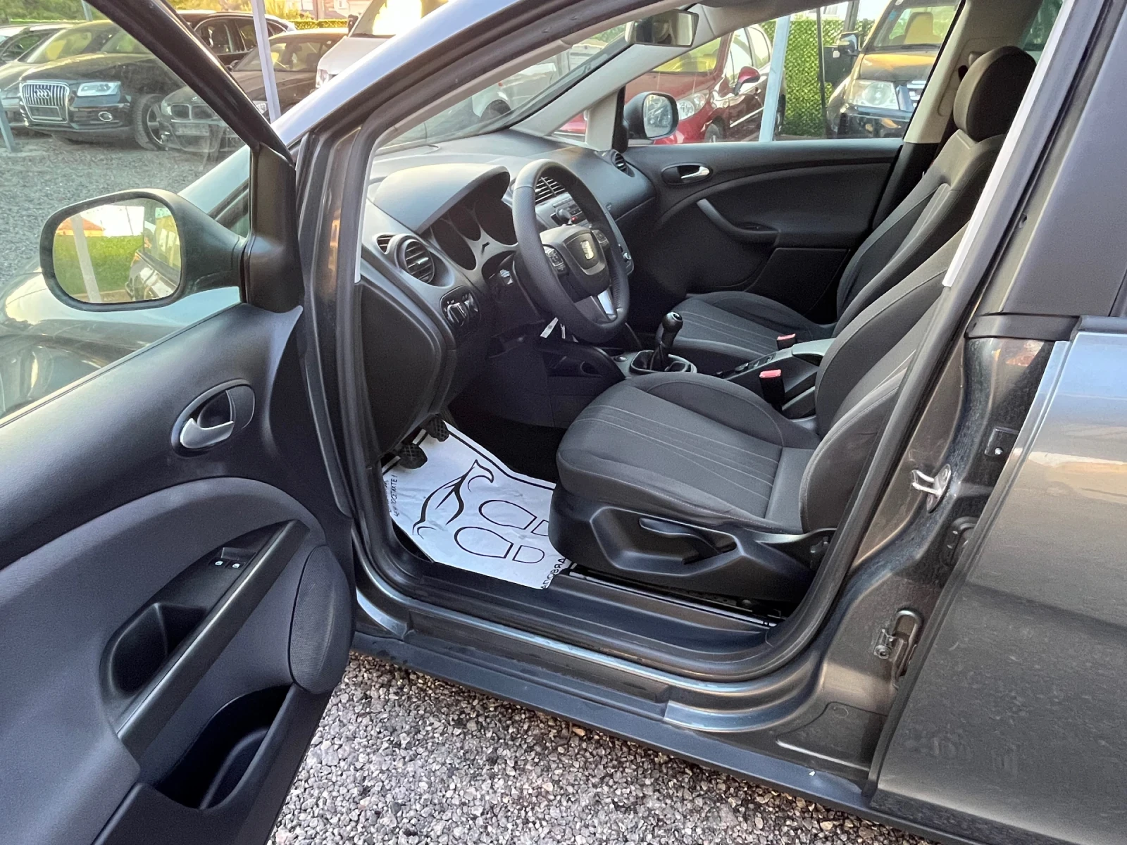 Seat Altea 1.6TDI, снимка 9 - Автомобили и джипове - 56584555