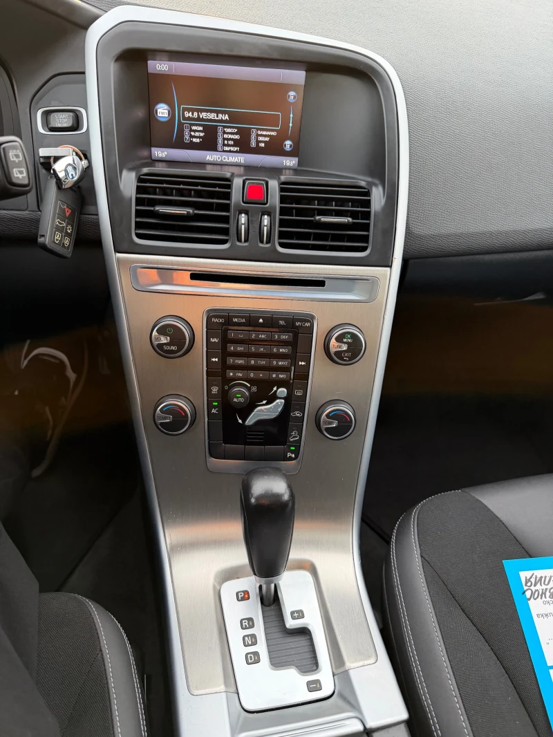 Volvo XC60 2.4 ДИЗЕЛ-ГАЗ 4x4 АВТОМАТИК, снимка 13 - Автомобили и джипове - 52391873