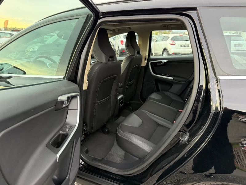 Volvo XC60 2.4 ДИЗЕЛ-ГАЗ 4x4 АВТОМАТИК, снимка 8 - Автомобили и джипове - 52391873