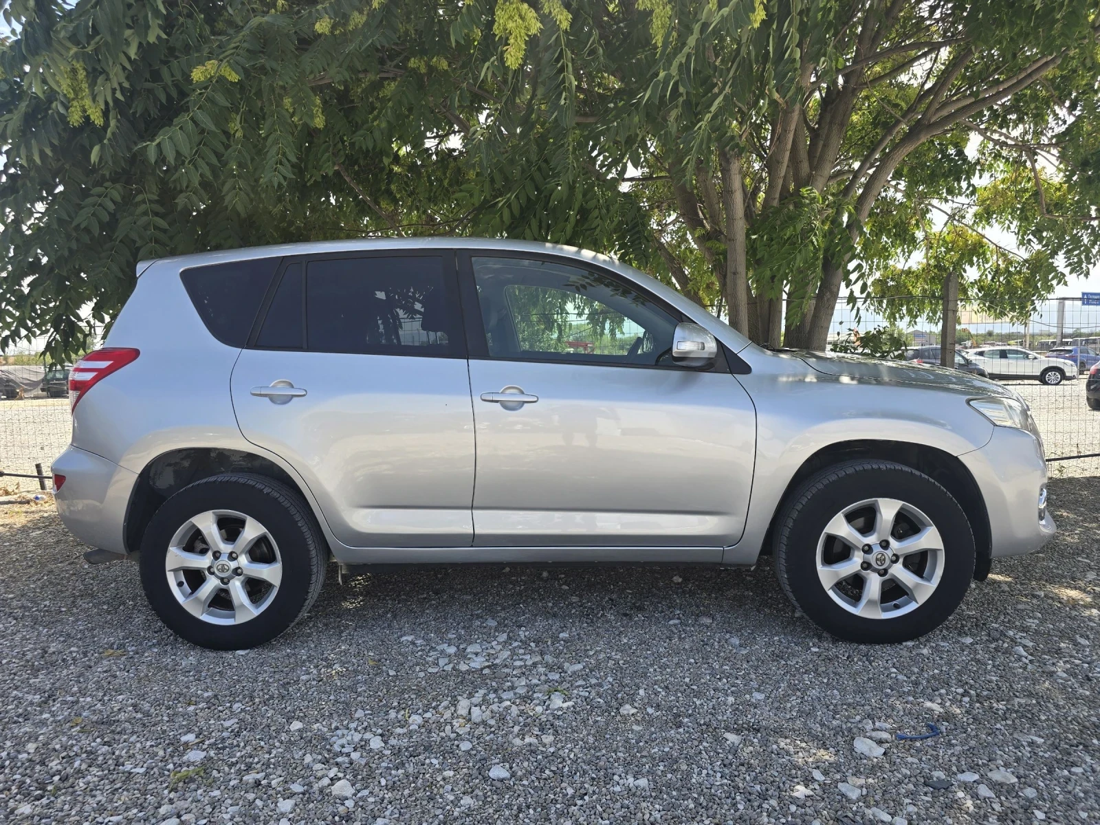 Toyota Rav4 2.2D4D - изображение 3