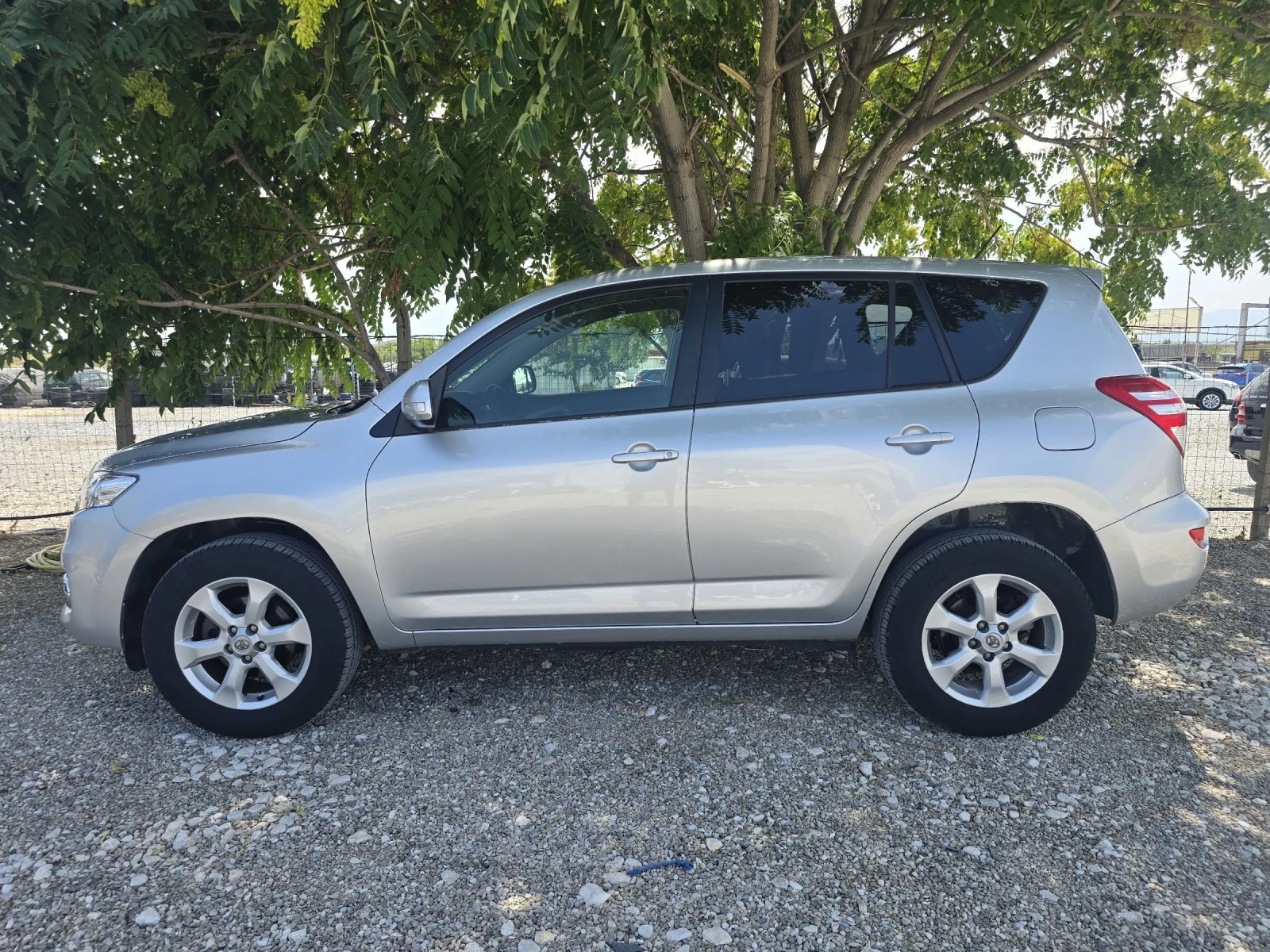 Toyota Rav4 2.2D4D - изображение 6