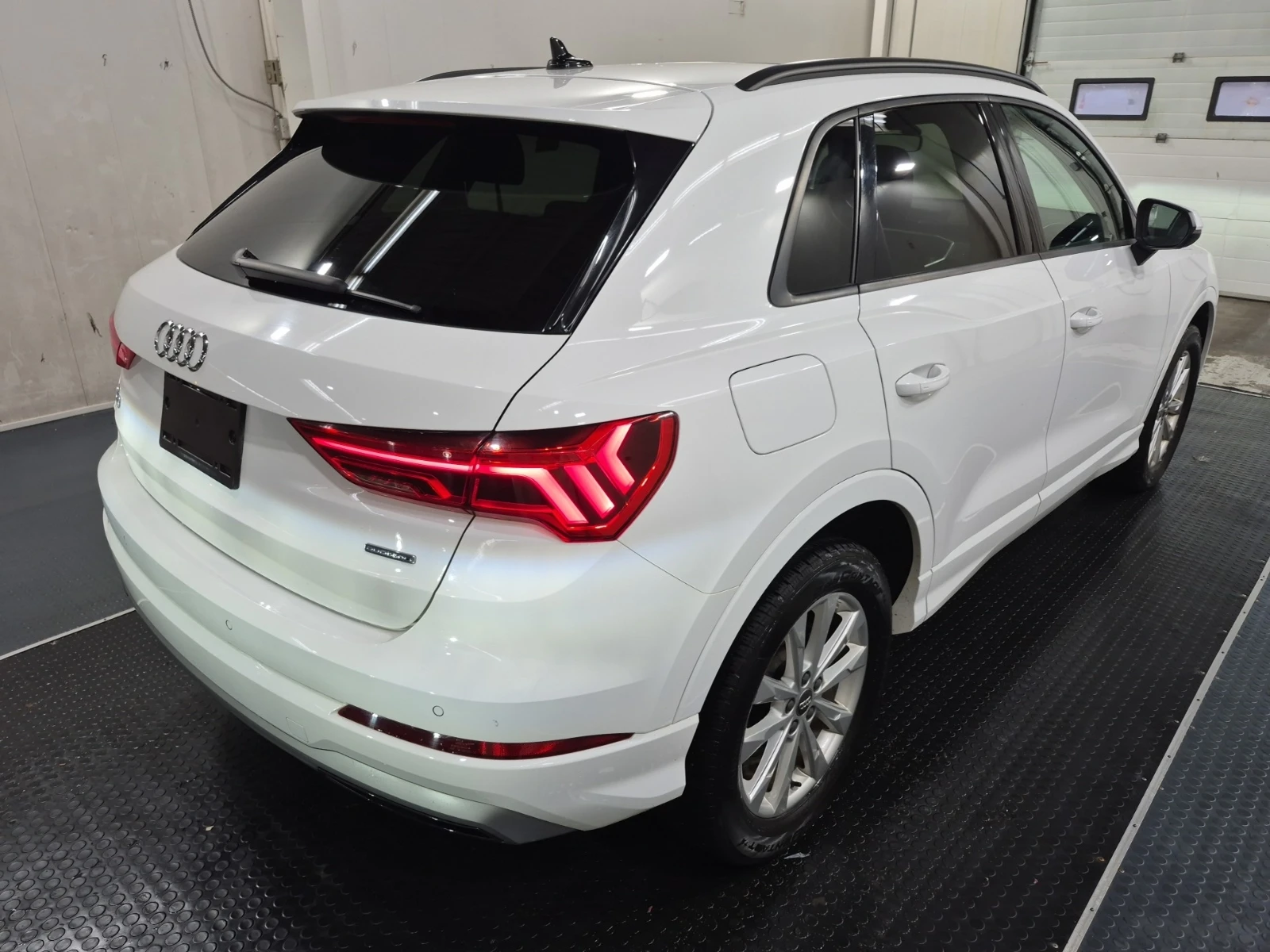 Audi Q3 * CARFAX *    | Mobile.bg   4
