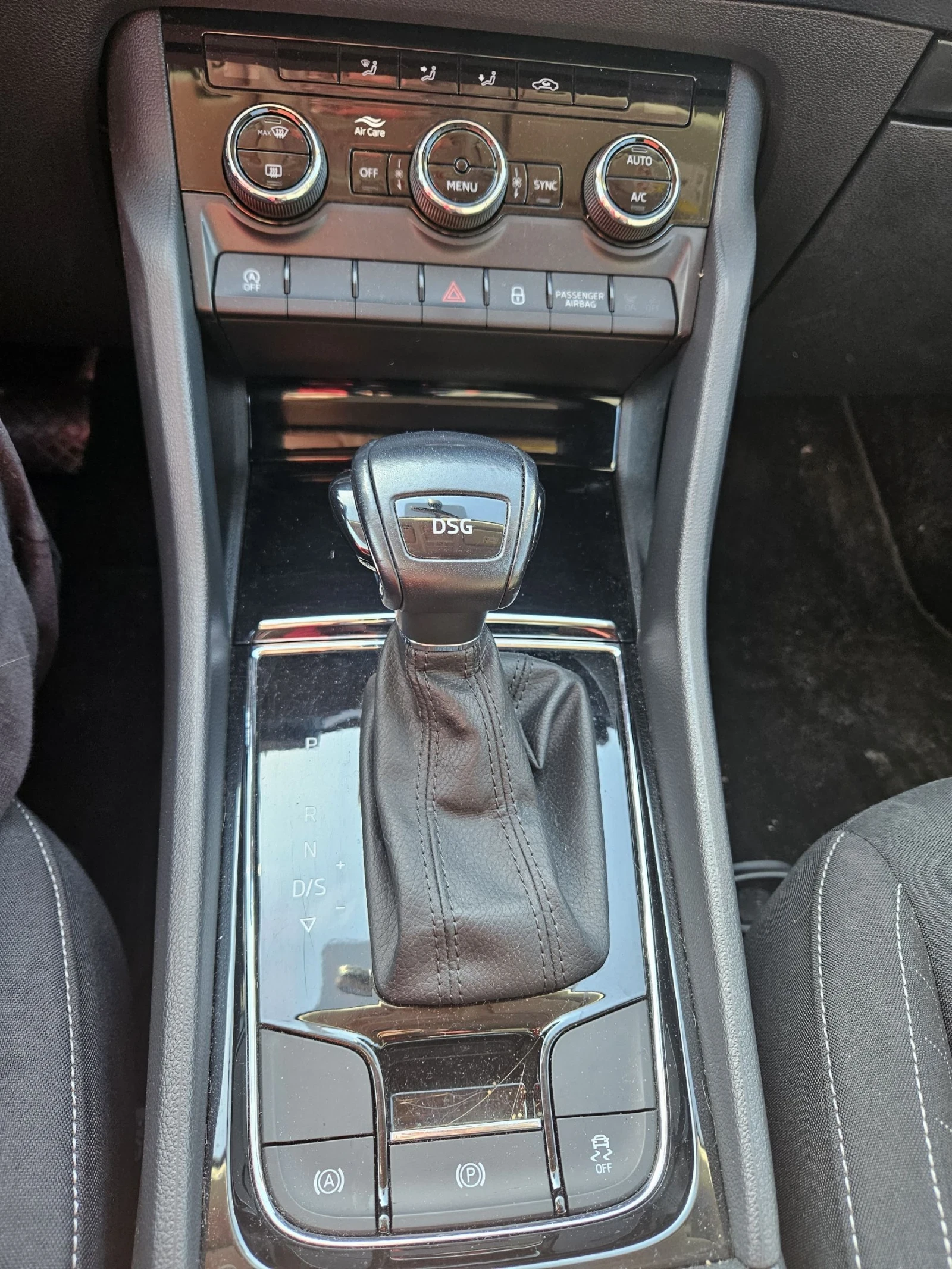 Skoda Karoq 1.6 TDI 116hp DSG facelift, снимка 16 - Автомобили и джипове - 53753323