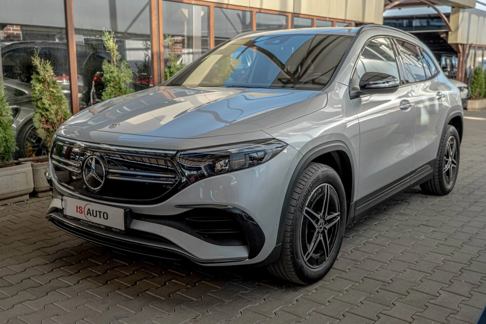 Mercedes-Benz EQA 300/4Matic/Advanced Plus/Ambient/MBUX/Камера, снимка 3 - Автомобили и джипове - 54339197