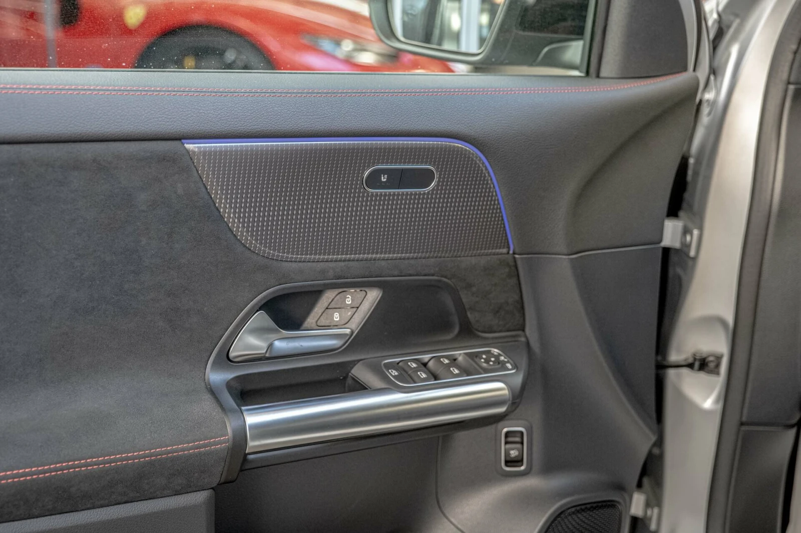 Mercedes-Benz EQA 300/4Matic/Advanced Plus/Ambient/MBUX/Камера, снимка 8 - Автомобили и джипове - 54339197