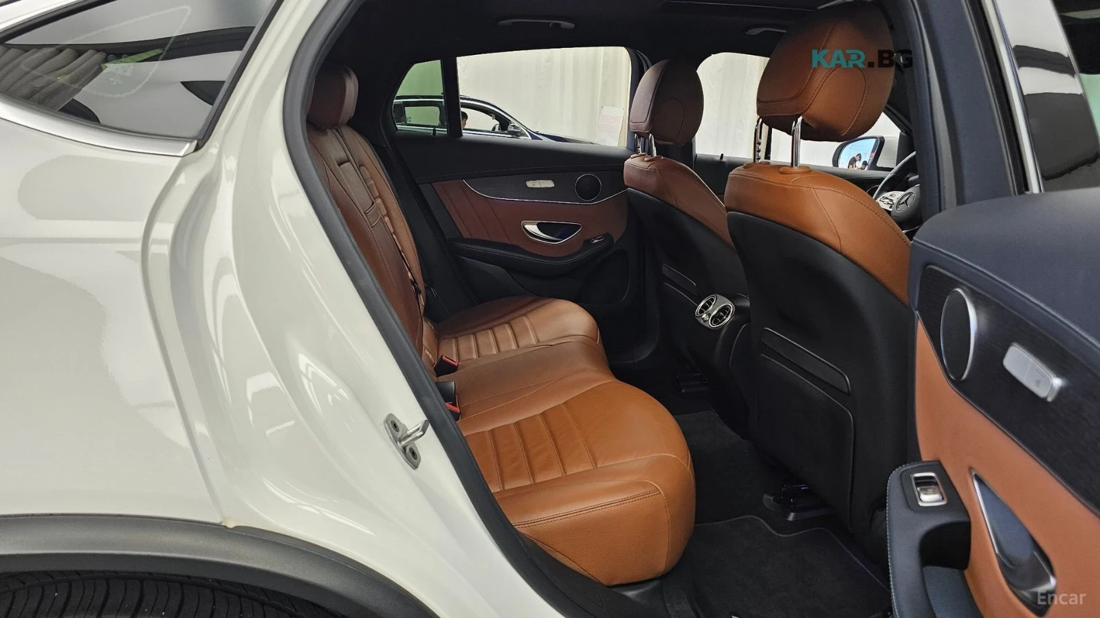 Mercedes-Benz GLC 300 AMG* DIGITAL* HEADUP* КАМЕРА* ПАНО, снимка 12 - Автомобили и джипове - 56170085