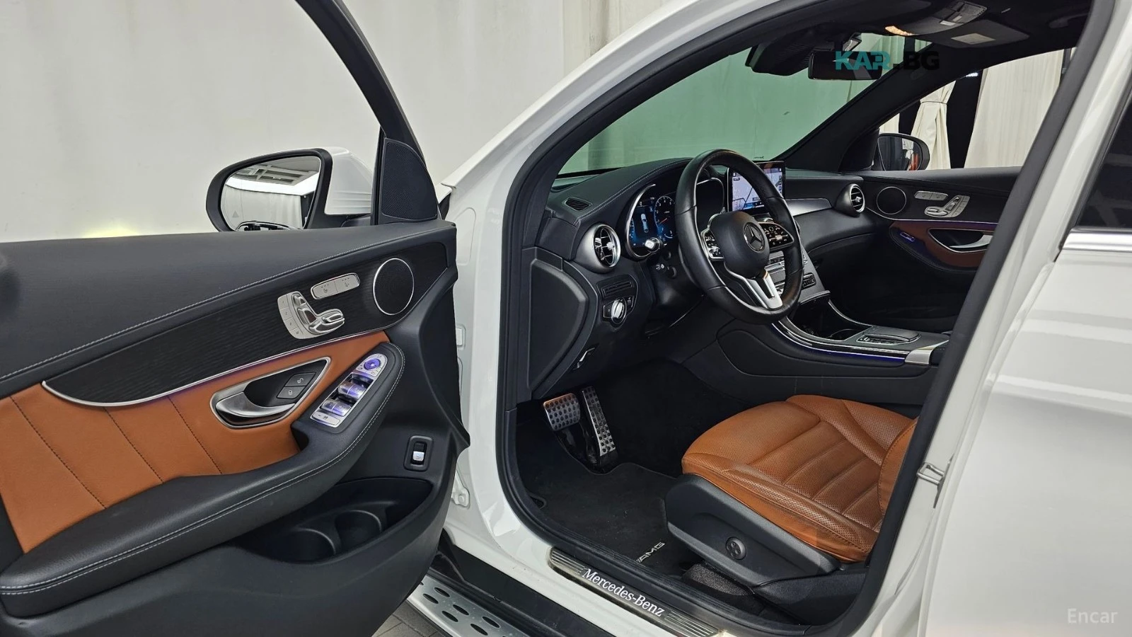 Mercedes-Benz GLC 300 AMG* DIGITAL* HEADUP* КАМЕРА* ПАНО, снимка 10 - Автомобили и джипове - 56170085