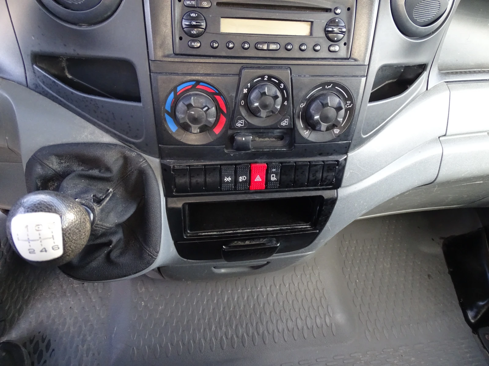 Iveco 35c15 3.0HPI  ���. * �* * * 112 629 km* * *  | Mobile.bg � ����������� 14