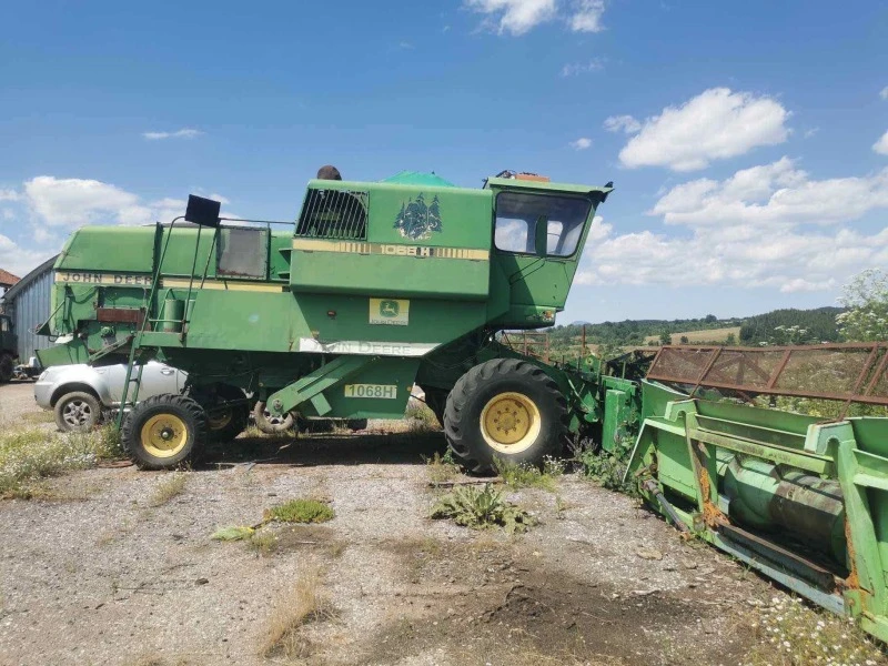 Комбайн John Deere 1068, снимка 1 - Селскостопанска техника - 47570666