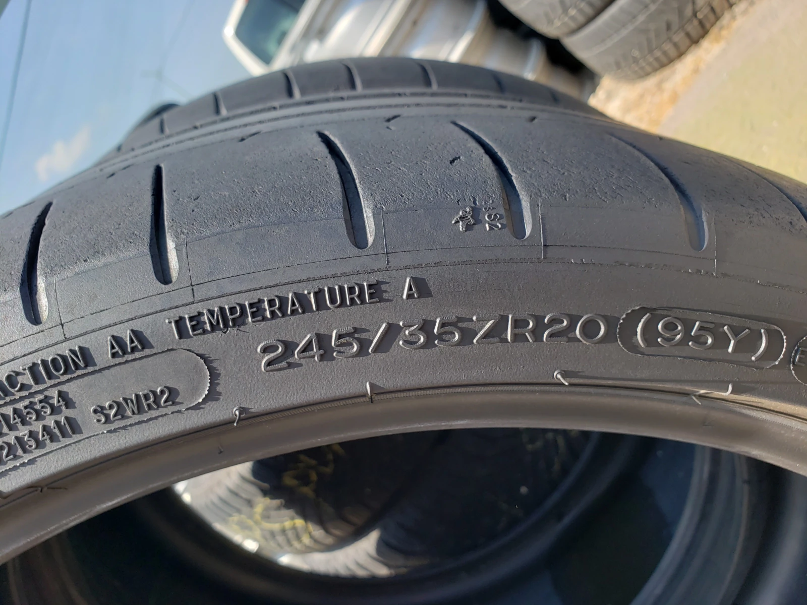 Гуми Летни 245/35R20, снимка 5 - Гуми и джанти - 54250576