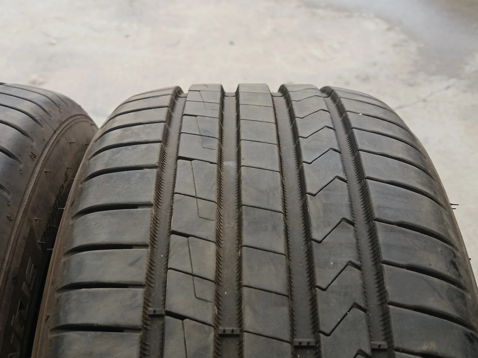 Гуми Летни 215/55R17, снимка 2 - Гуми и джанти - 54526672