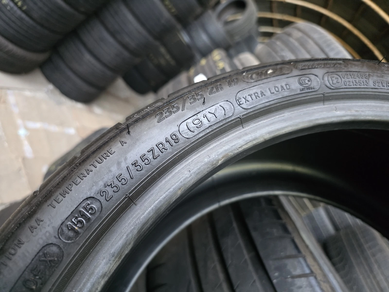 Гуми Летни 235/35R19, снимка 7 - Гуми и джанти - 56724769