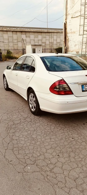 Mercedes-Benz E 200, снимка 1