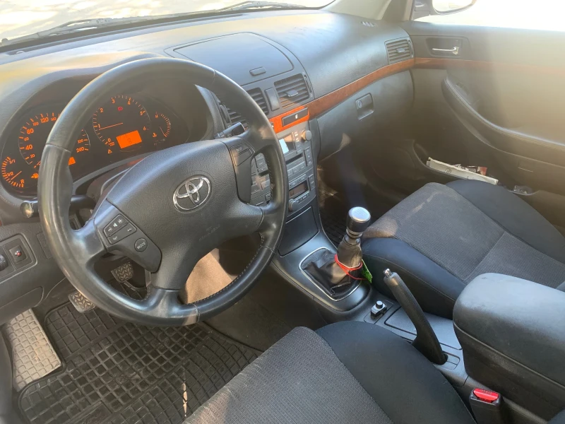 Toyota Avensis 2.2 D4D, снимка 8 - Автомобили и джипове - 47334473