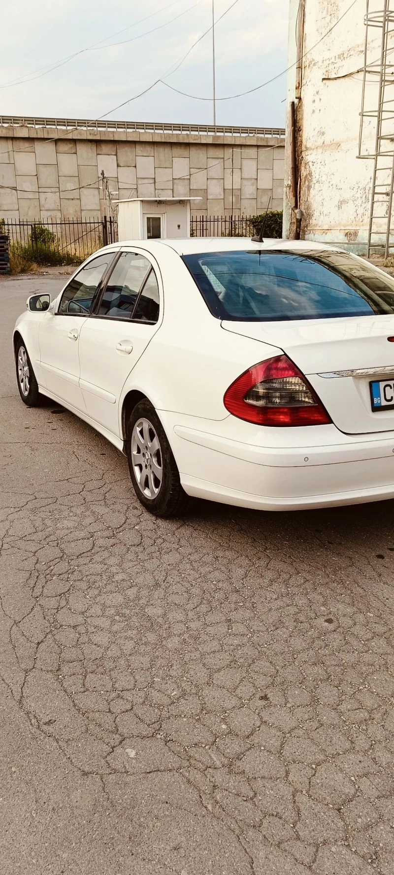 Mercedes-Benz E 200, снимка 1 - Автомобили и джипове - 47495684