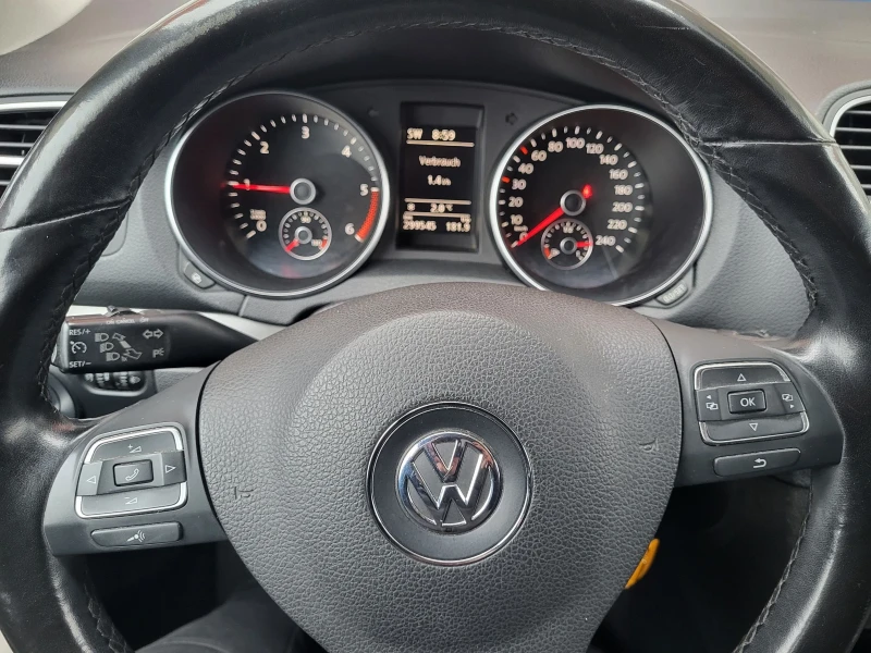 VW Golf 1.6 ТДИ 105КОНЯ , снимка 9 - Автомобили и джипове - 48061064