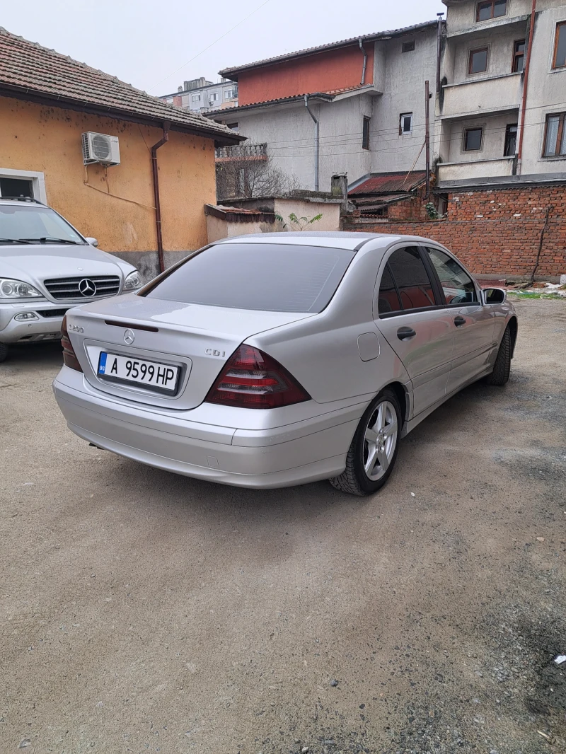 Mercedes-Benz C 220 200 cdi, снимка 4 - Автомобили и джипове - 52873404