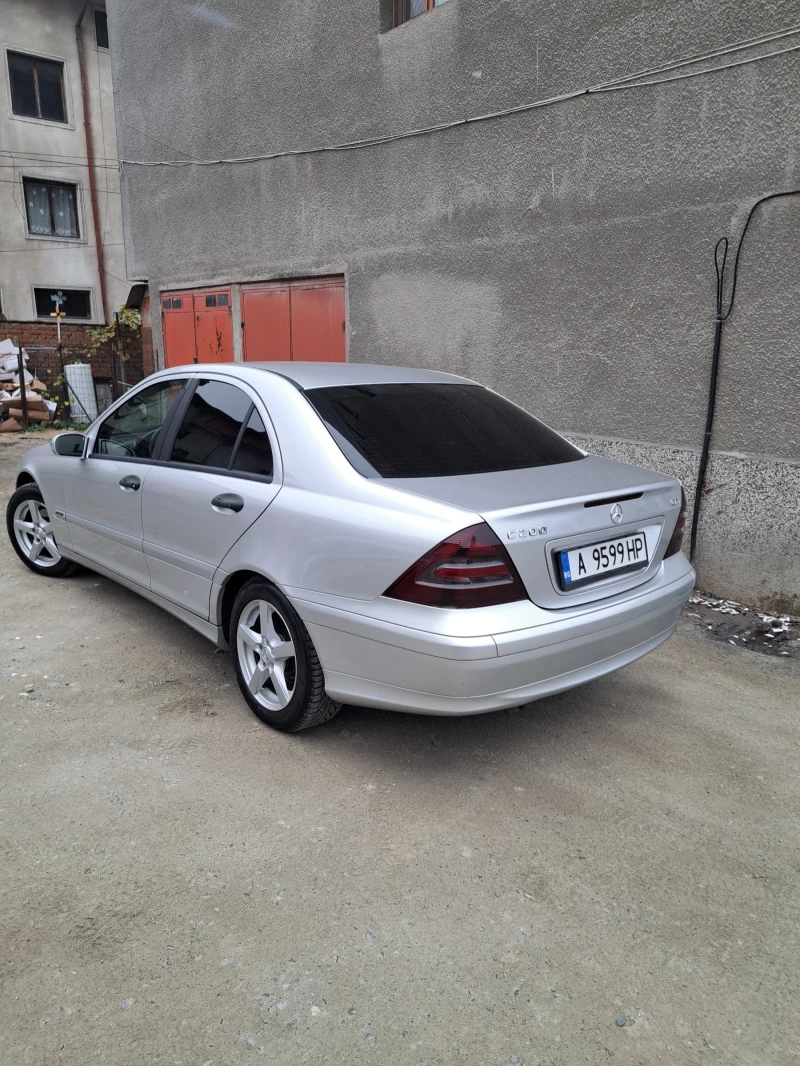 Mercedes-Benz C 220 200 cdi, снимка 3 - Автомобили и джипове - 52873404