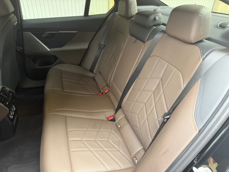 BMW 520 d xDrive ГАРАНЦИЯ до 12.2029 M-SPORT SHADOW LINE, снимка 10 - Автомобили и джипове - 52796277