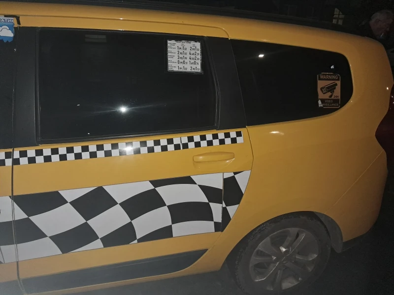 Dacia Lodgy Ван, снимка 4 - Автомобили и джипове - 52856852