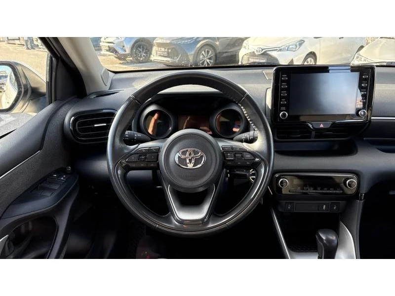 Toyota Yaris 1.5HSD TREND, снимка 9 - Автомобили и джипове - 55048629