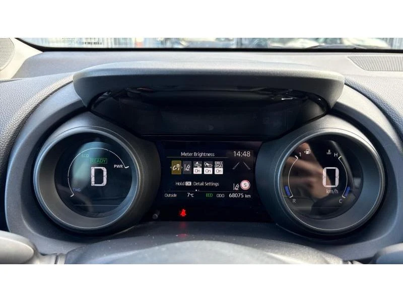 Toyota Yaris 1.5HSD TREND, снимка 14 - Автомобили и джипове - 55048629
