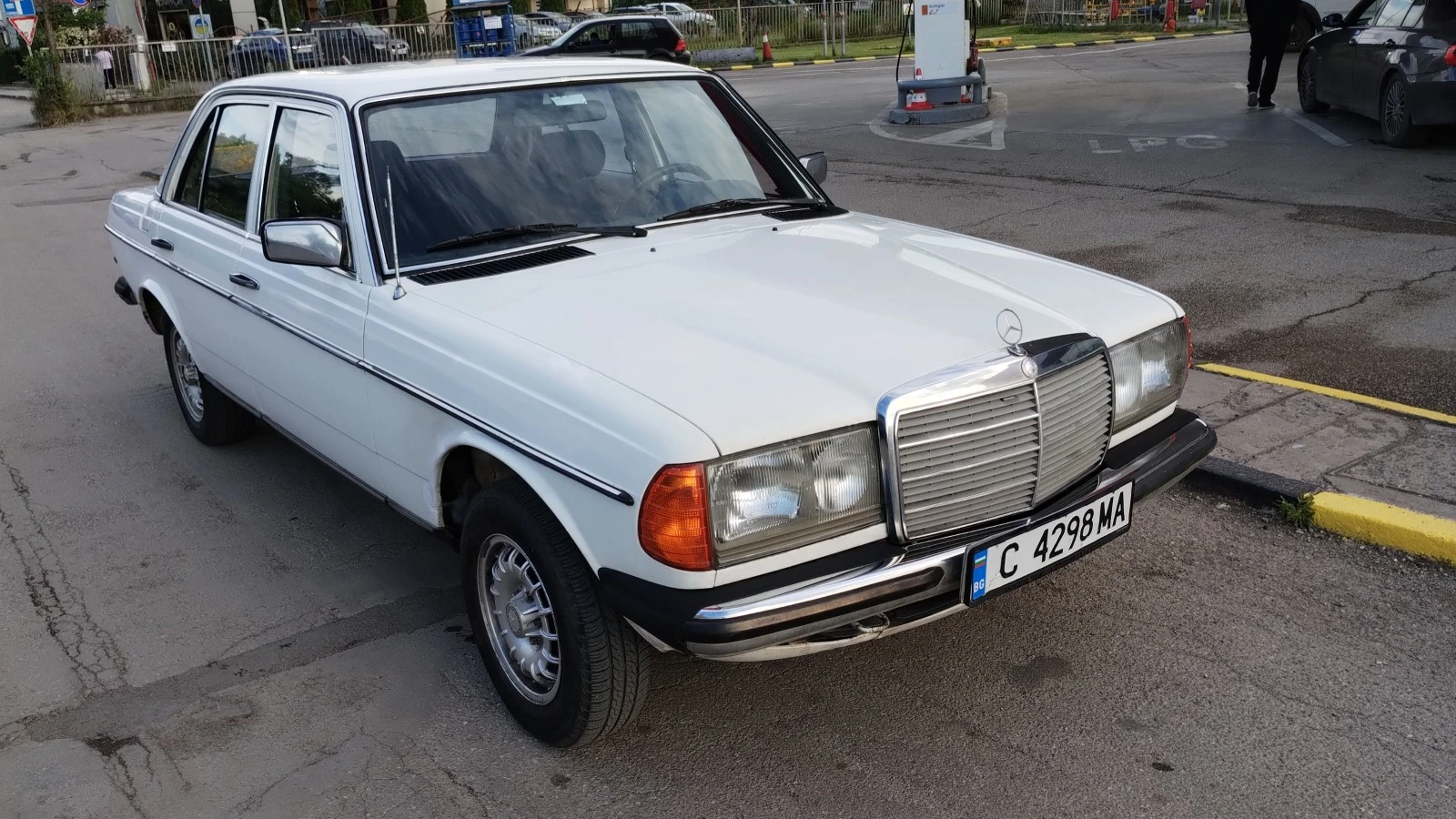 Mercedes-Benz 123 300D - изображение 2