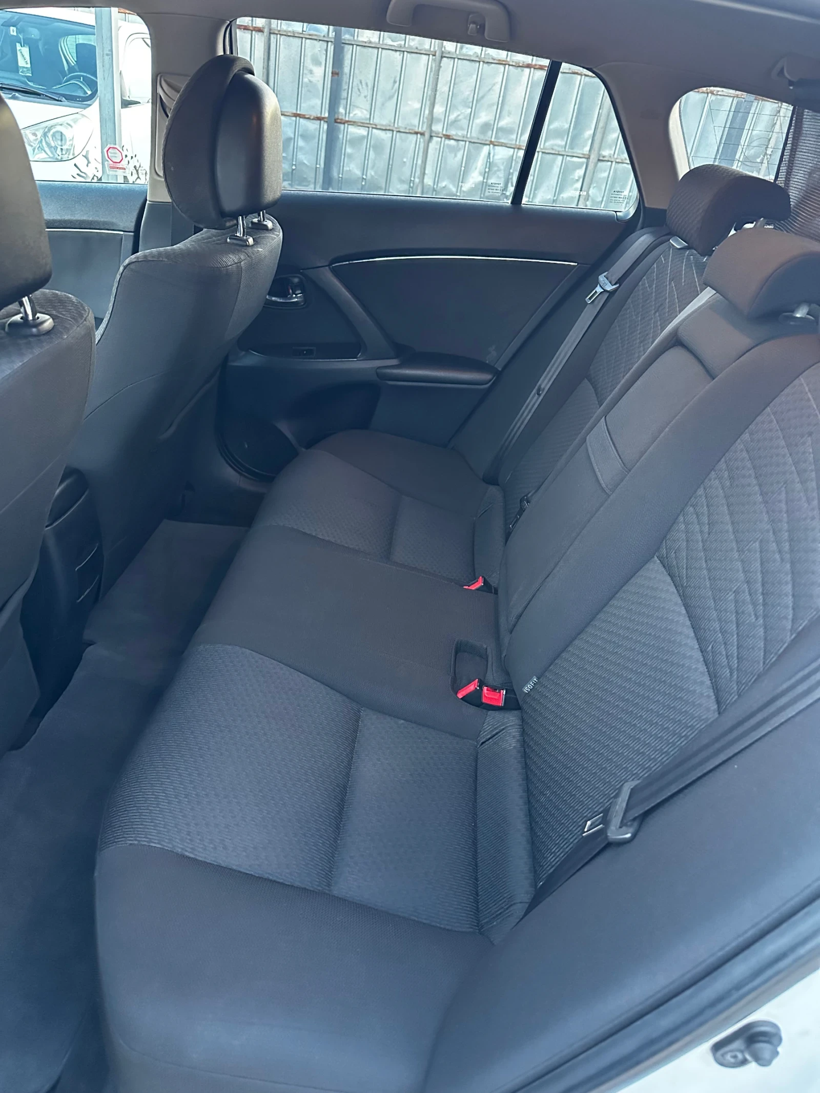 Toyota Avensis АВТОМАТ. F1. KeyLessGo. Навигация. Камера , снимка 8 - Автомобили и джипове - 53755206