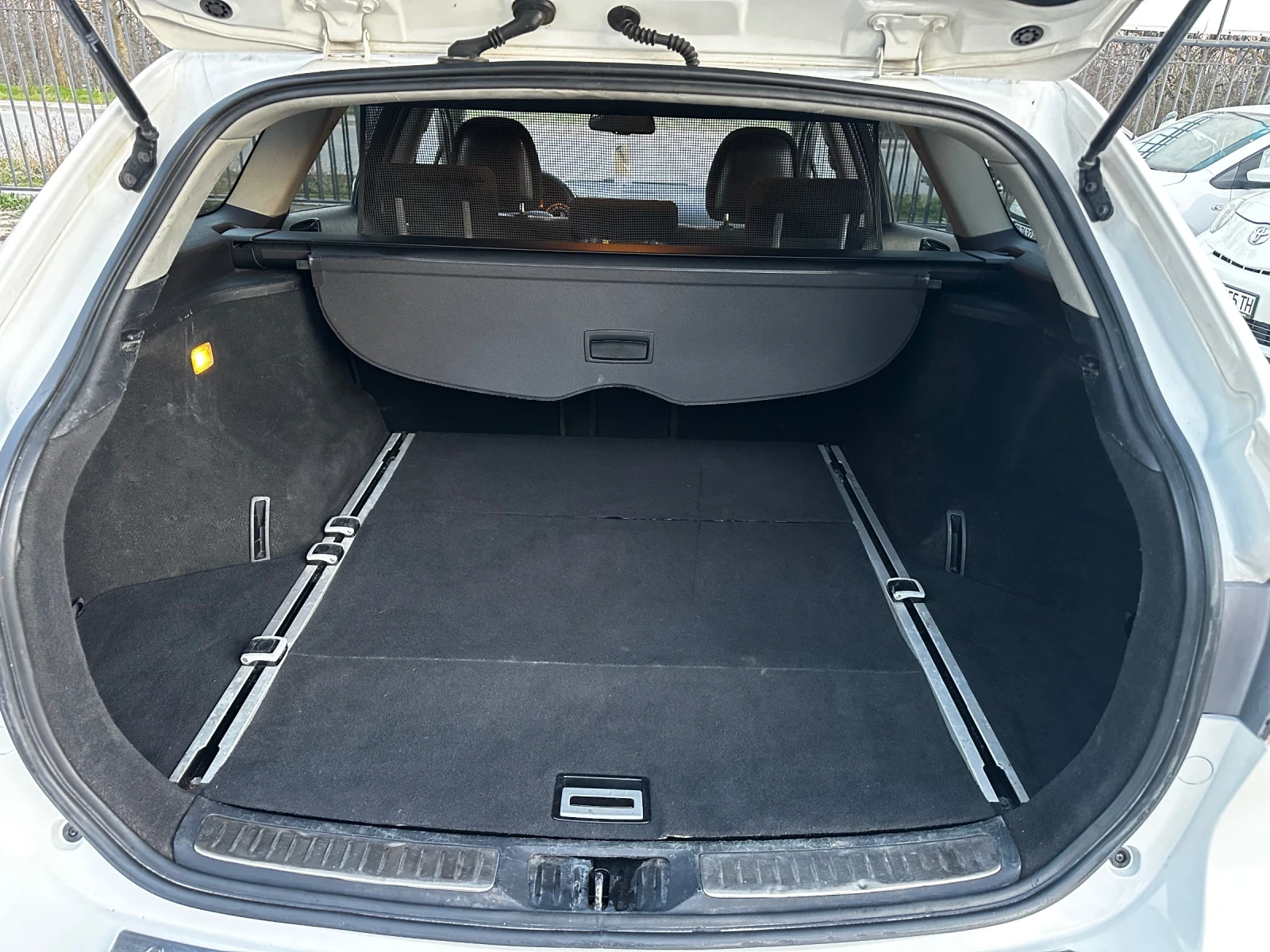 Toyota Avensis АВТОМАТ. F1. KeyLessGo. Навигация. Камера , снимка 12 - Автомобили и джипове - 53755206