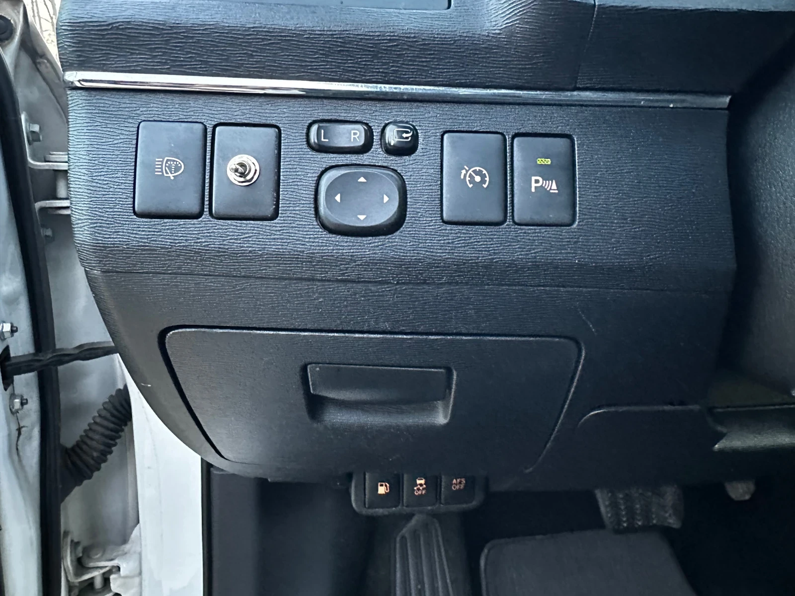 Toyota Avensis АВТОМАТ. F1. KeyLessGo. Навигация. Камера , снимка 9 - Автомобили и джипове - 53755206