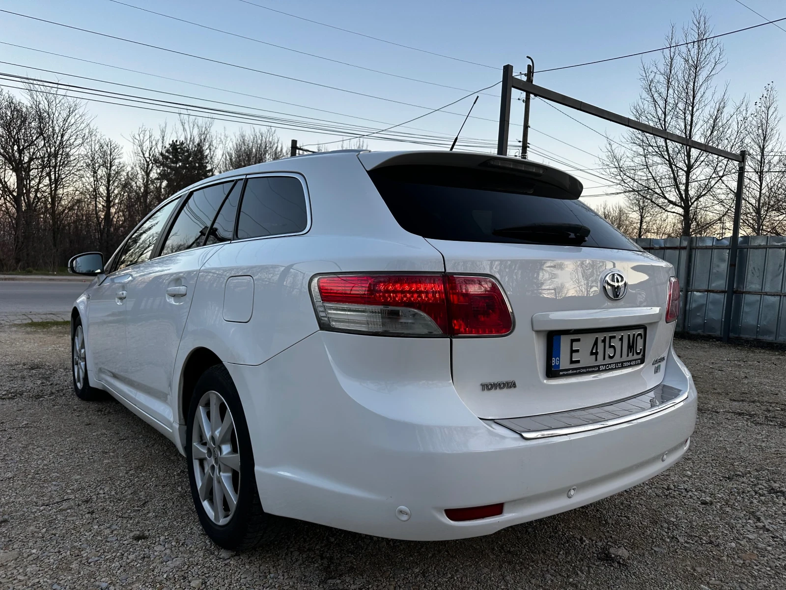 Toyota Avensis АВТОМАТ. F1. KeyLessGo. Навигация. Камера , снимка 3 - Автомобили и джипове - 53755206