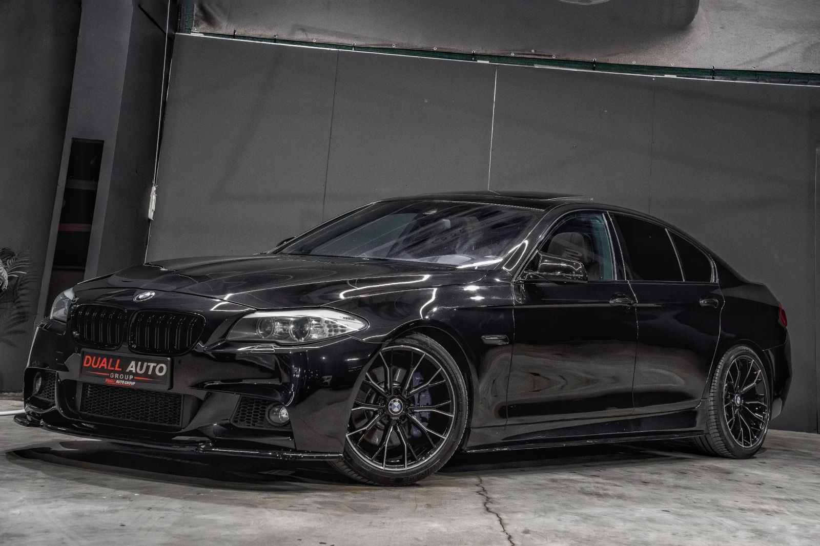 BMW 530 D / M-PERFORMANCE /HUD /AKRAPOVIC /8ZF / SOFTCLOSE - изображение 3