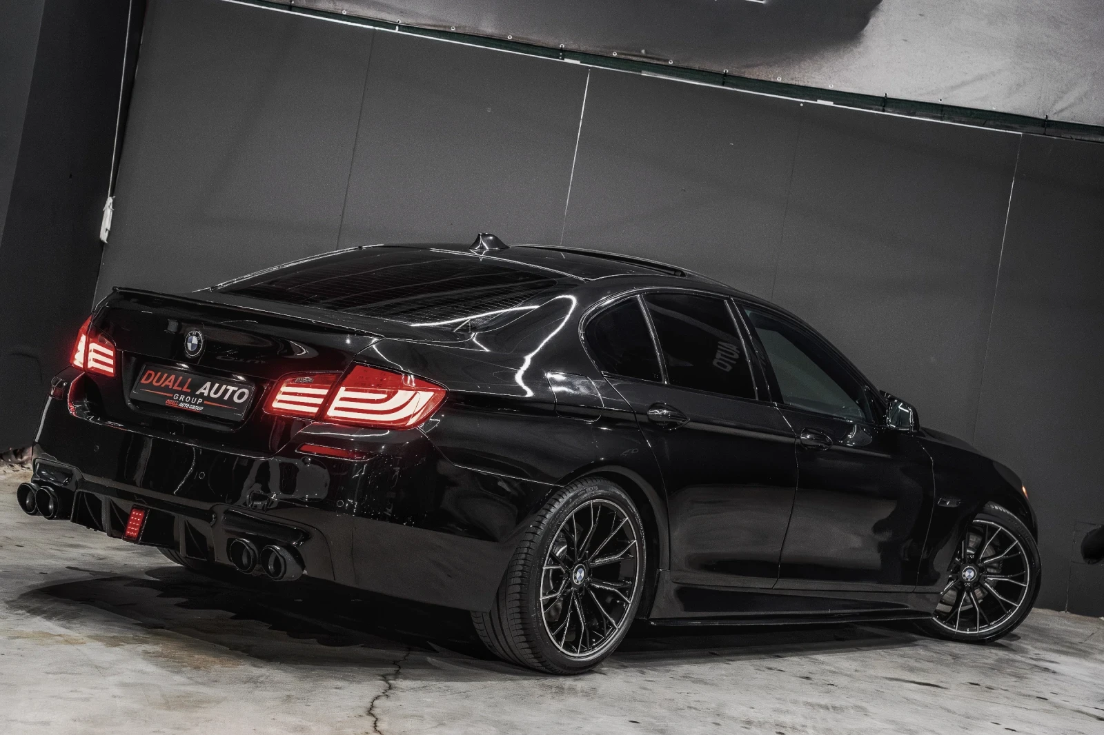 BMW 530 D / M-PERFORMANCE /HUD /AKRAPOVIC /8ZF / SOFTCLOSE - изображение 6