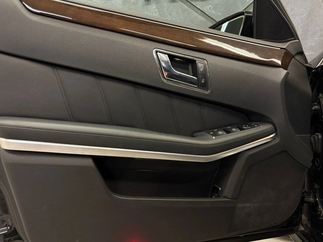 Mercedes-Benz E 220, снимка 9 - Автомобили и джипове - 54423922