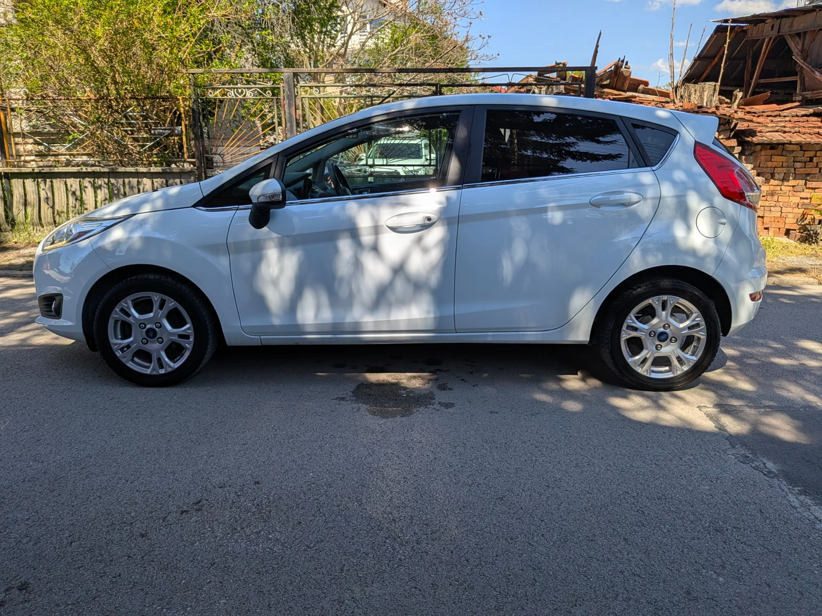 Ford Fiesta * 1.4* ФАБРИЧНА ГАЗ* BRC* LED* NAVI* AMBIENT* TITA, снимка 4 - Автомобили и джипове - 54431981