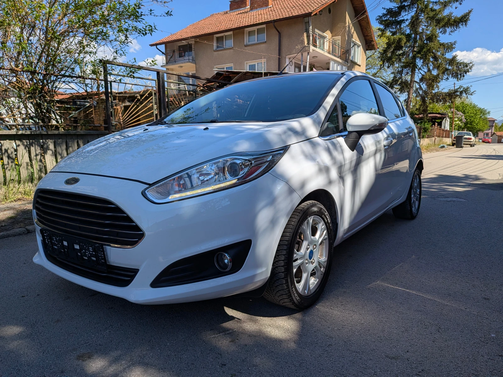 Ford Fiesta * 1.4* ФАБРИЧНА ГАЗ* BRC* LED* NAVI* AMBIENT* TITA, снимка 2 - Автомобили и джипове - 54431981
