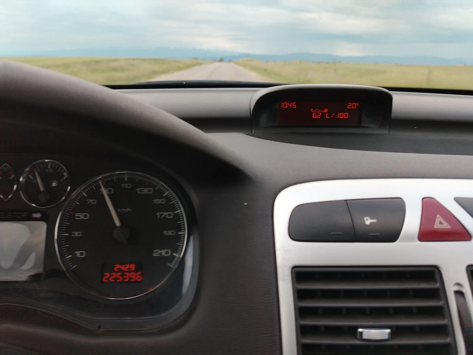 Peugeot 307 1.4i газ/бензин, снимка 11 - Автомобили и джипове - 54609963