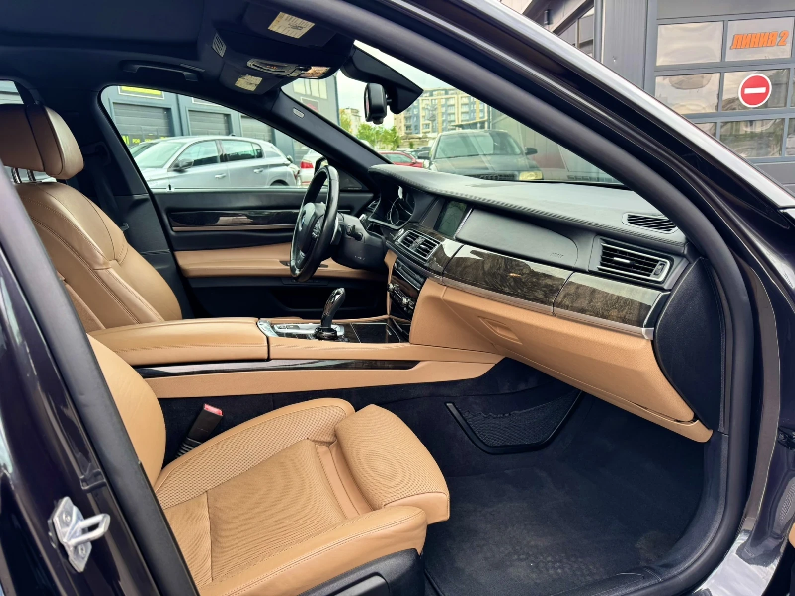 BMW 750, снимка 7 - Автомобили и джипове - 55091341
