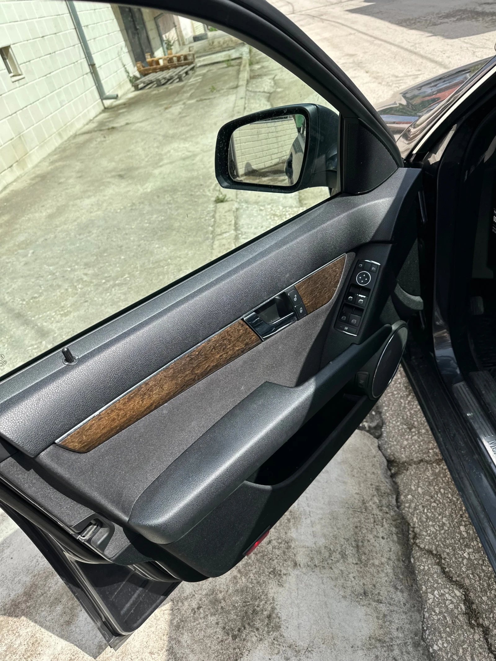 Mercedes-Benz C 220, снимка 11 - Автомобили и джипове - 55216913
