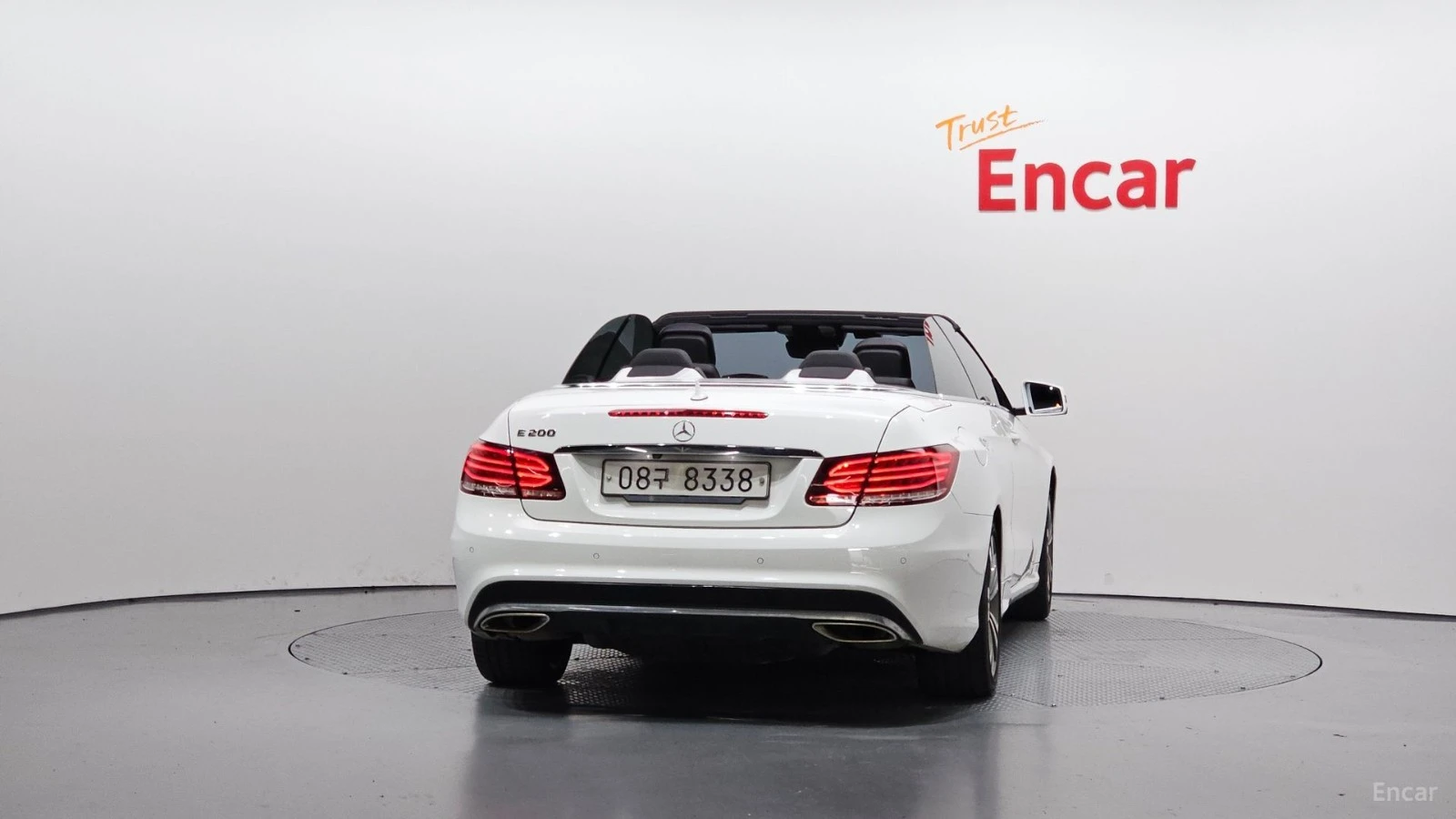 Mercedes-Benz E 200 Cabriolet* КОЖА* НАВИ* КАМЕРА, снимка 4 - Автомобили и джипове - 55422049