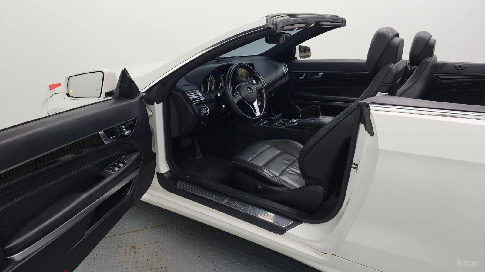 Mercedes-Benz E 200 Cabriolet* КОЖА* НАВИ* КАМЕРА, снимка 8 - Автомобили и джипове - 55422049