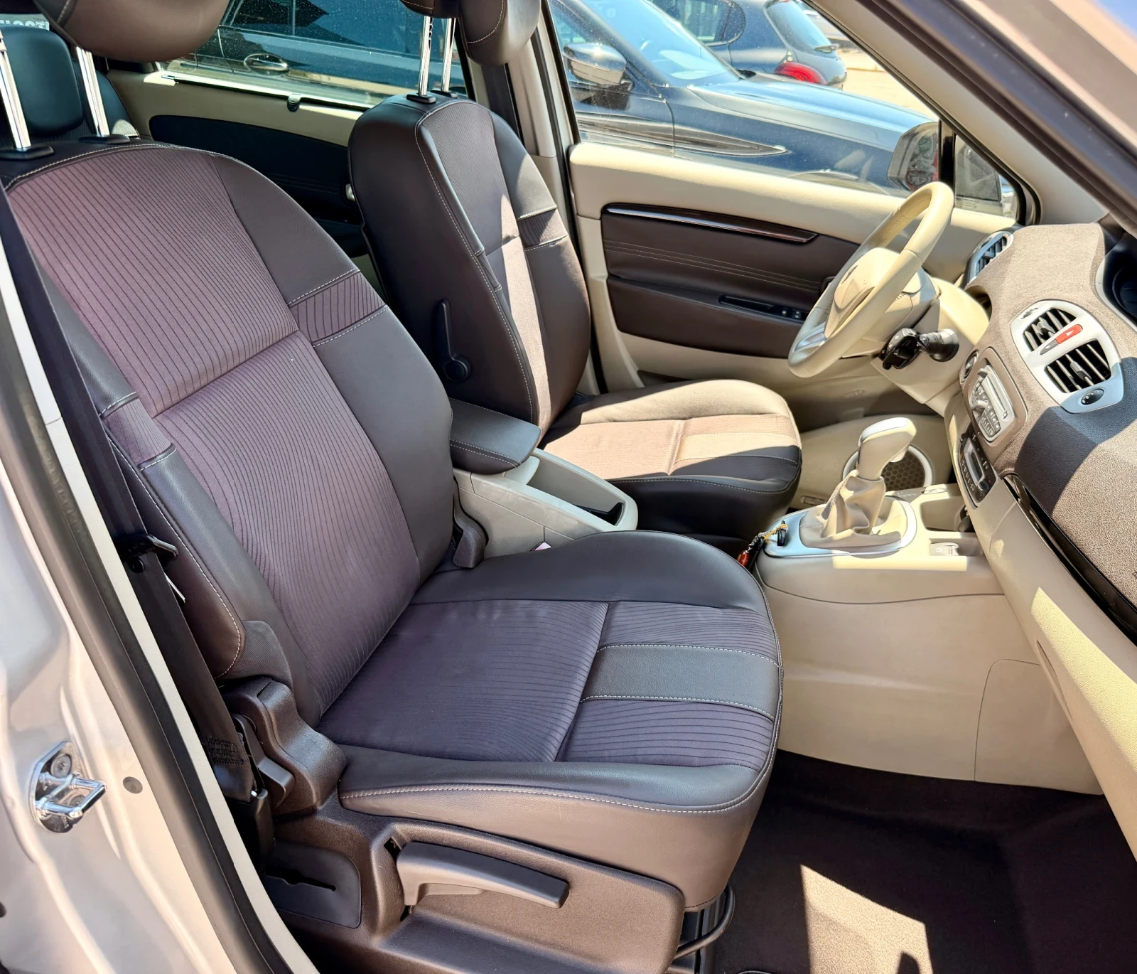 Renault Scenic 6+ 1 / АВТОМАТИК, снимка 9 - Автомобили и джипове - 55467047