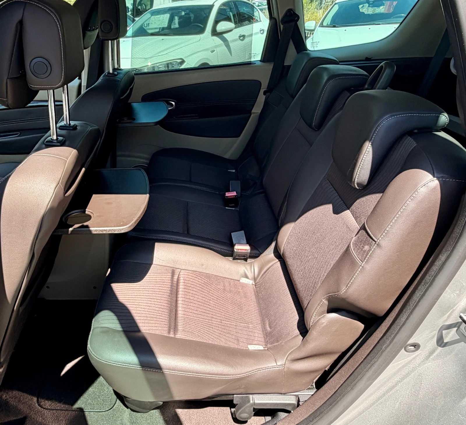 Renault Scenic 6+ 1 / АВТОМАТИК, снимка 11 - Автомобили и джипове - 55467047